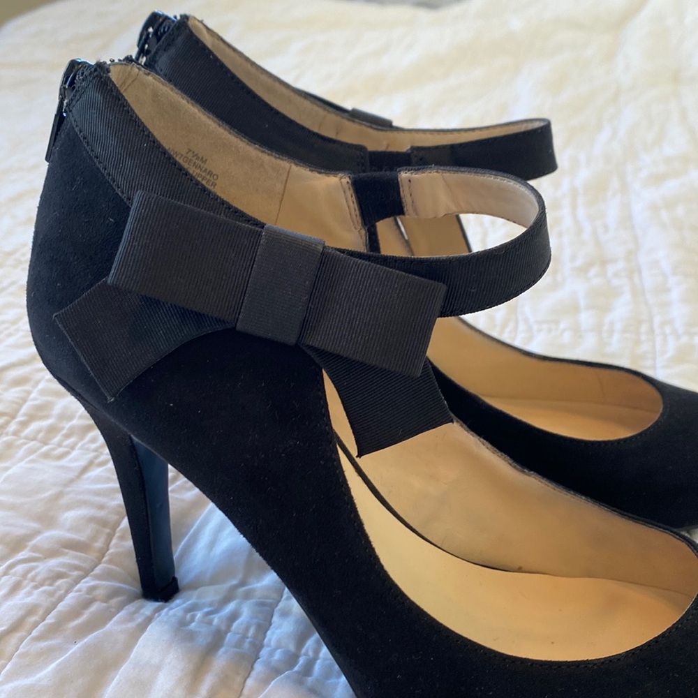 Nine West suede bow heels 7.5